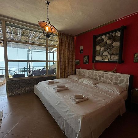 Hotel Vila "Oda E Miqve" Vlorë Exteriör bild