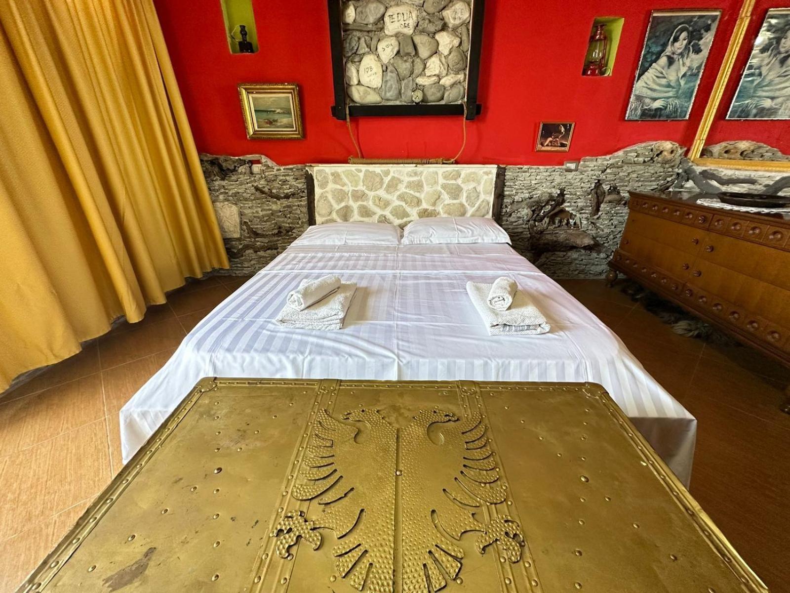 Hotel Vila "Oda E Miqve" Vlorë Exteriör bild