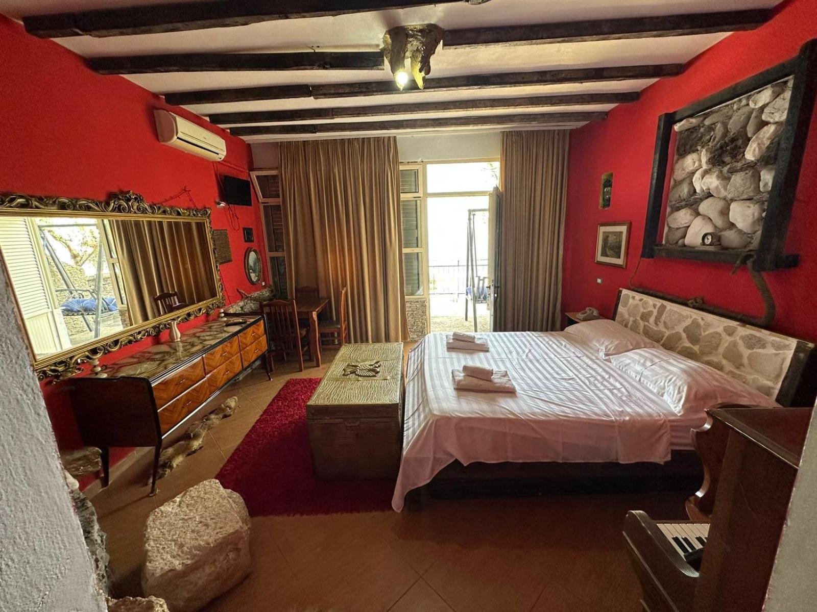 Hotel Vila "Oda E Miqve" Vlorë Exteriör bild