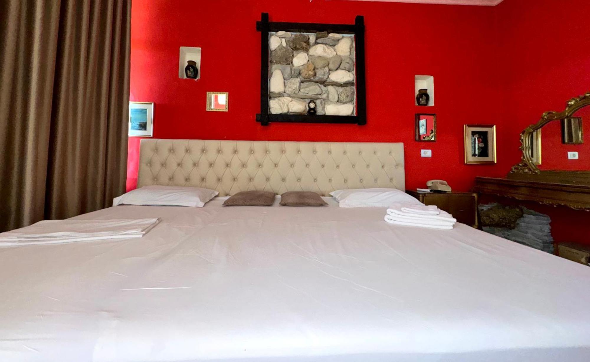 Hotel Vila "Oda E Miqve" Vlorë Exteriör bild