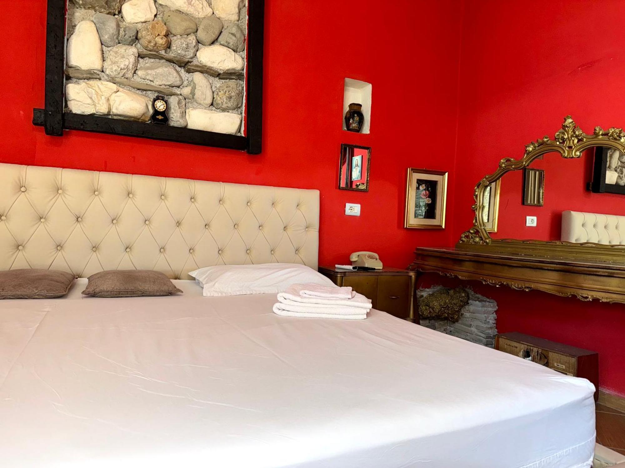 Hotel Vila "Oda E Miqve" Vlorë Exteriör bild
