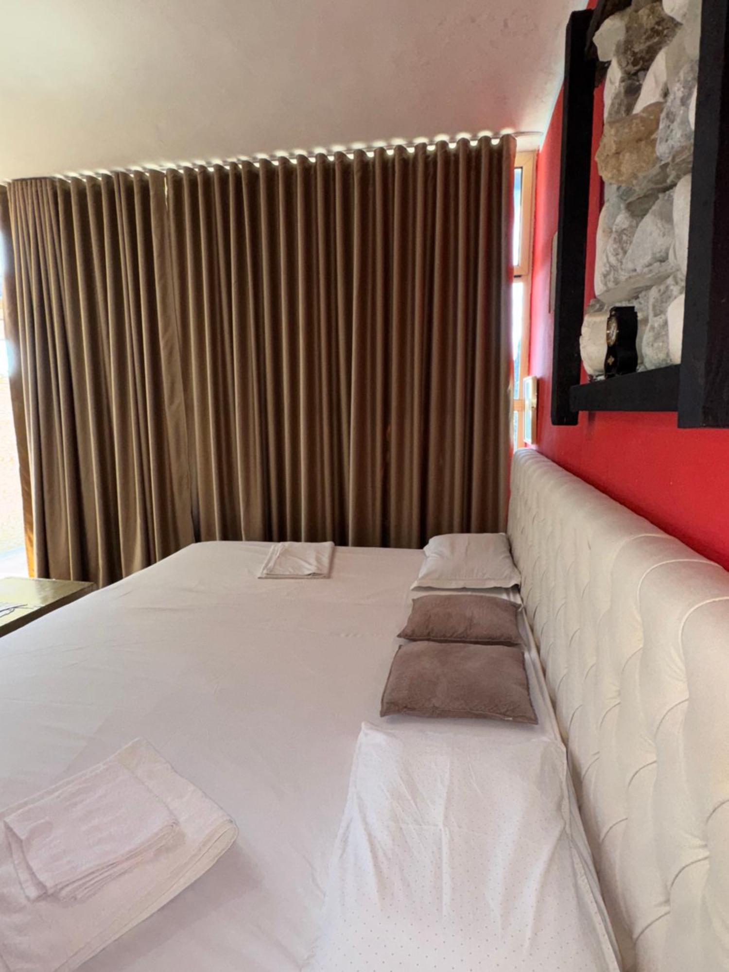 Hotel Vila "Oda E Miqve" Vlorë Exteriör bild