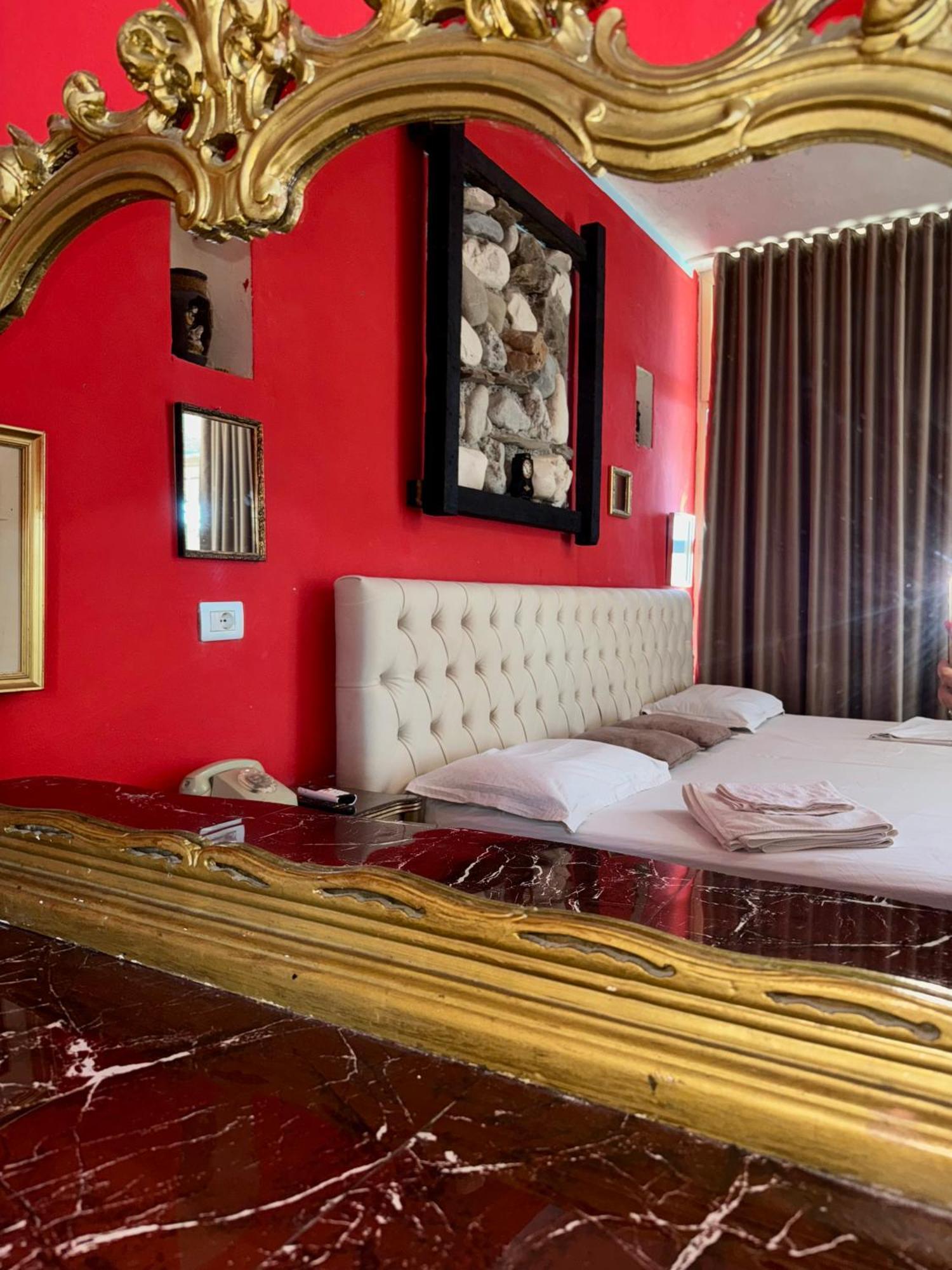 Hotel Vila "Oda E Miqve" Vlorë Exteriör bild
