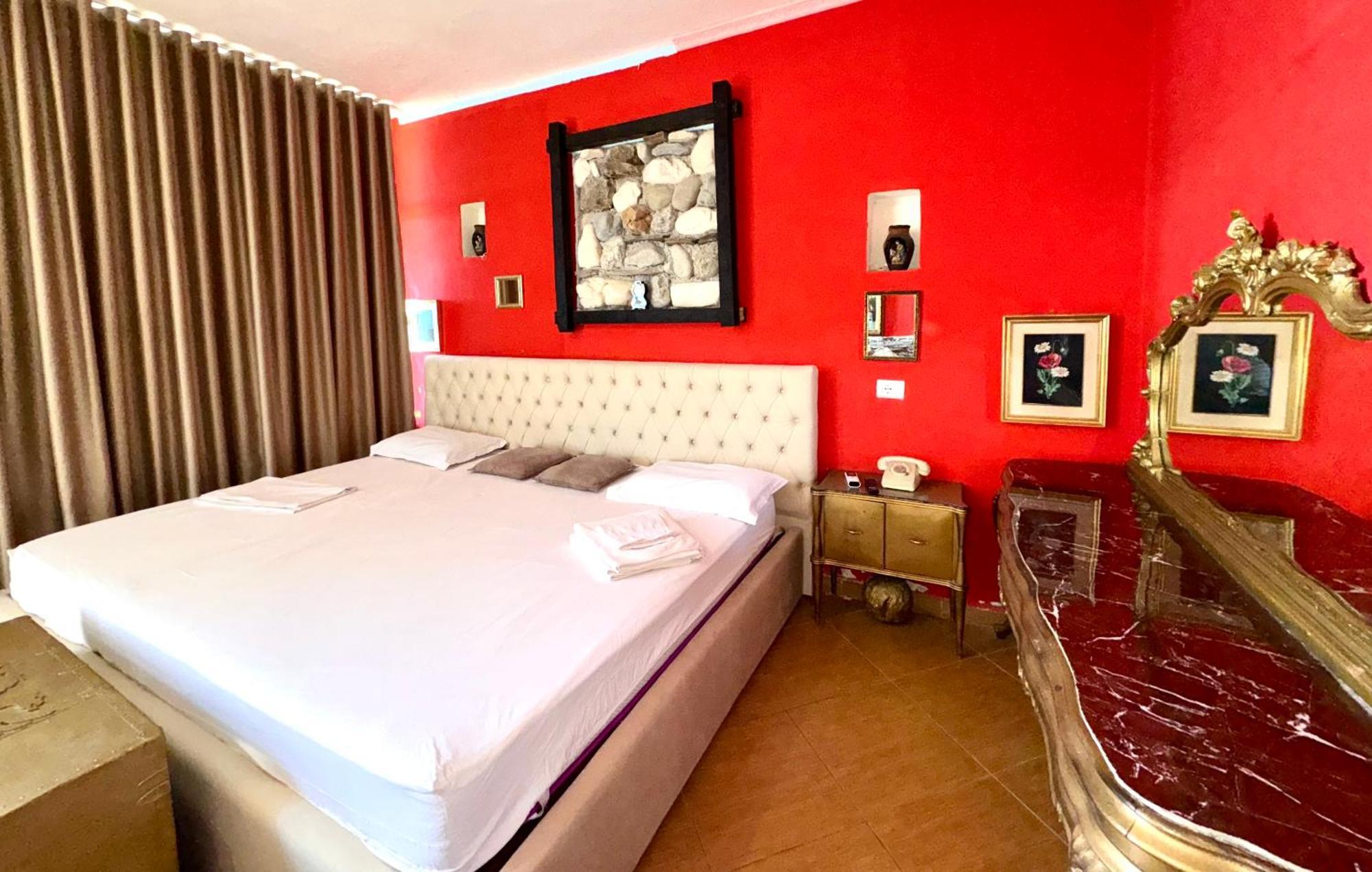 Hotel Vila "Oda E Miqve" Vlorë Exteriör bild