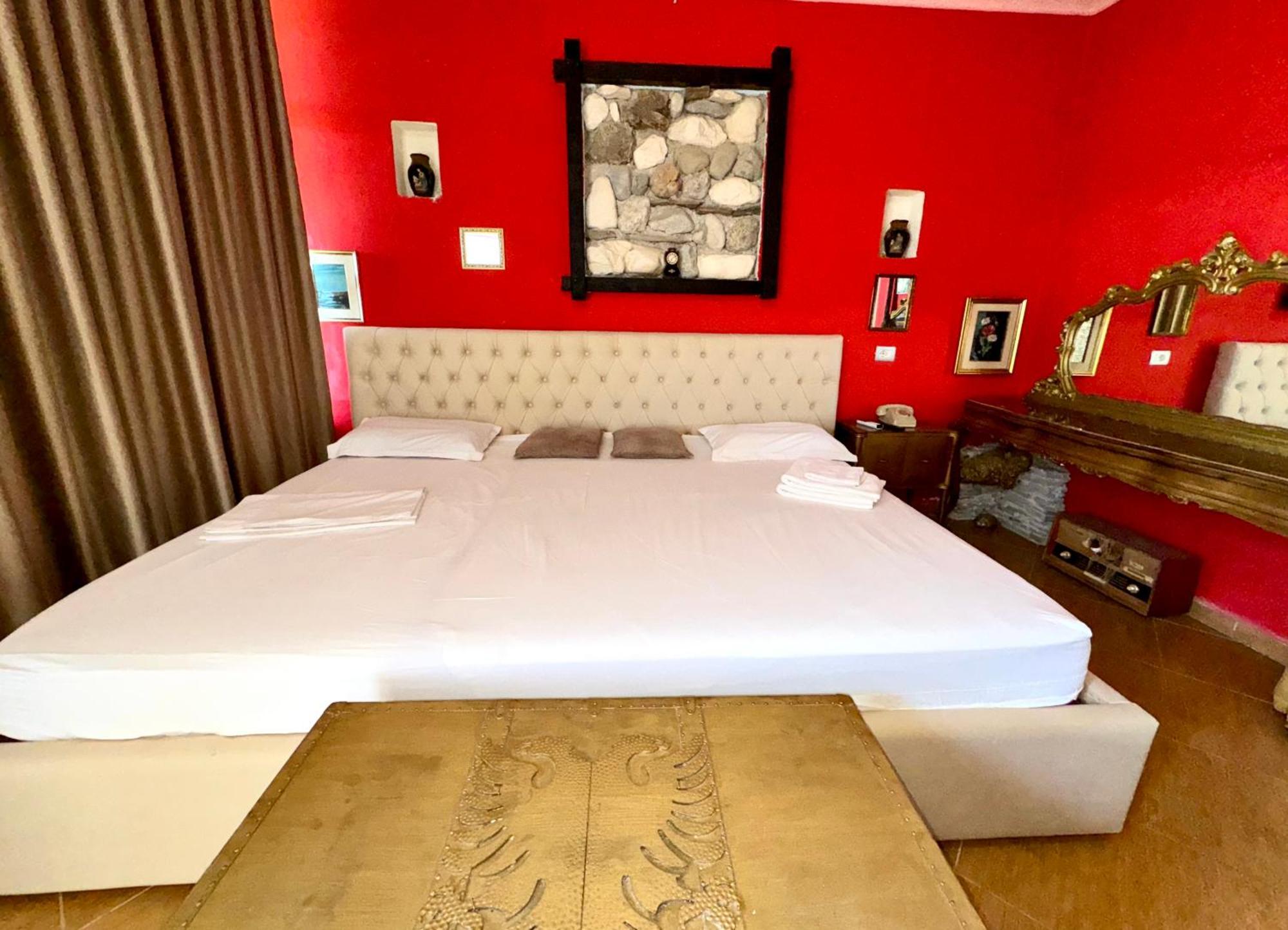 Hotel Vila "Oda E Miqve" Vlorë Exteriör bild
