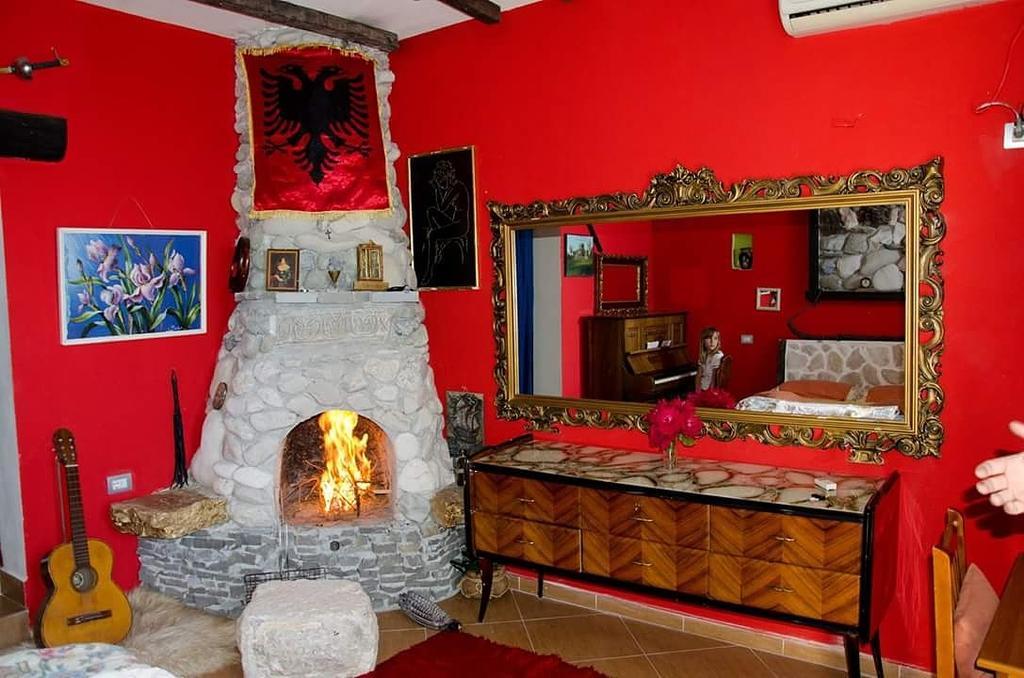 Hotel Vila "Oda E Miqve" Vlorë Exteriör bild